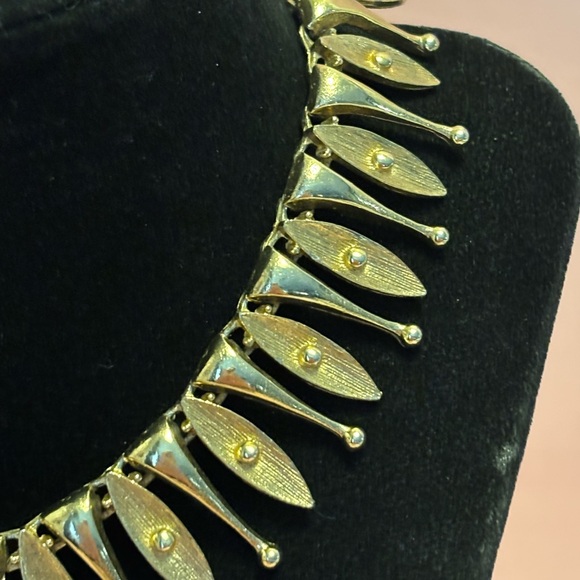 Vintage Sarah Coventry Gold Tone ‘Egyptian Temptress’ Necklace 13”+5” - Picture 3 of 12